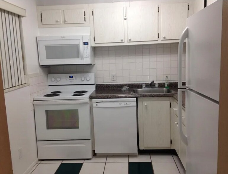 Building Photo - 12009 Poinciana Blvd