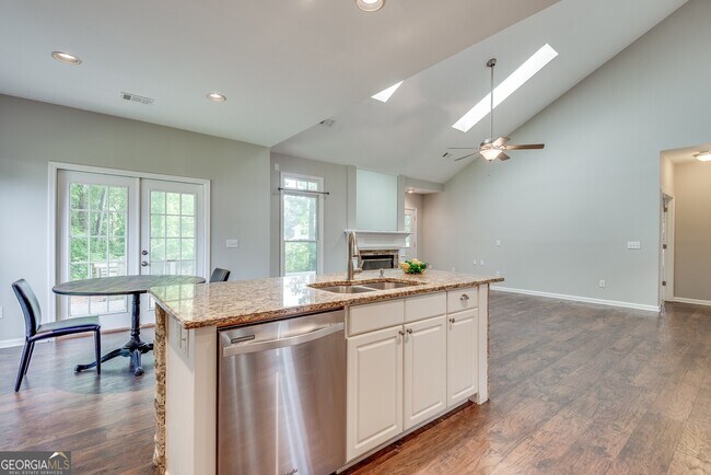 Building Photo - 6515 Fairgreen Dr