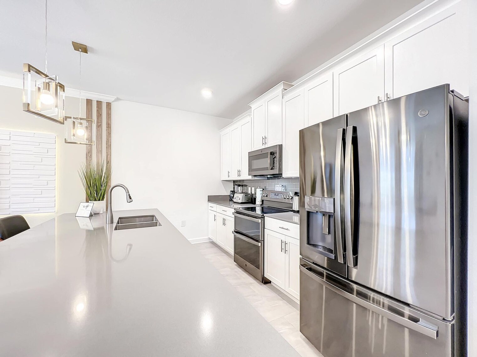 Building Photo - 4259 Paragraph Dr