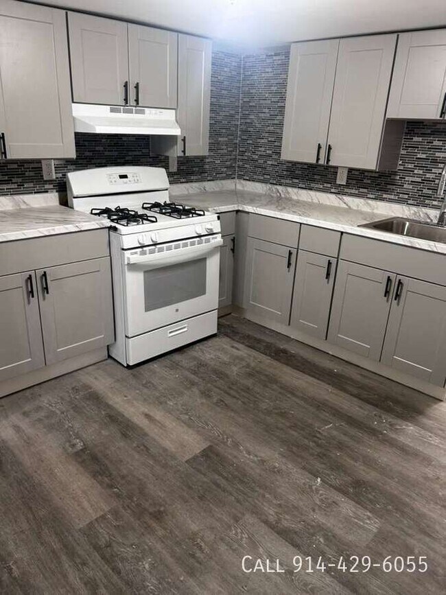 Building Photo - 630 S 4th Ave