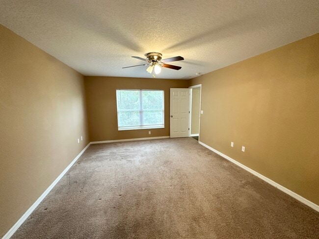 Building Photo - 12 Robin Pl