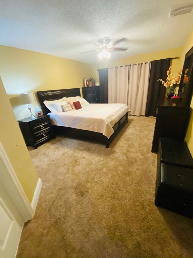 Primary Photo - 10634 Cherry Oak Cir