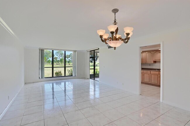 Building Photo - 5390 Woodland Lakes Dr