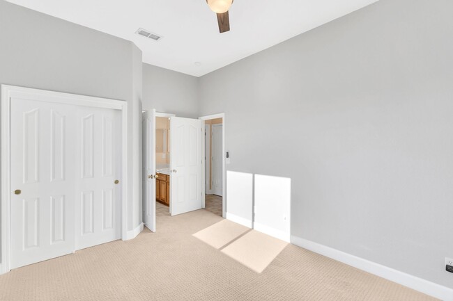 Building Photo - Gorgeous Single Story Home with a Sparklin...