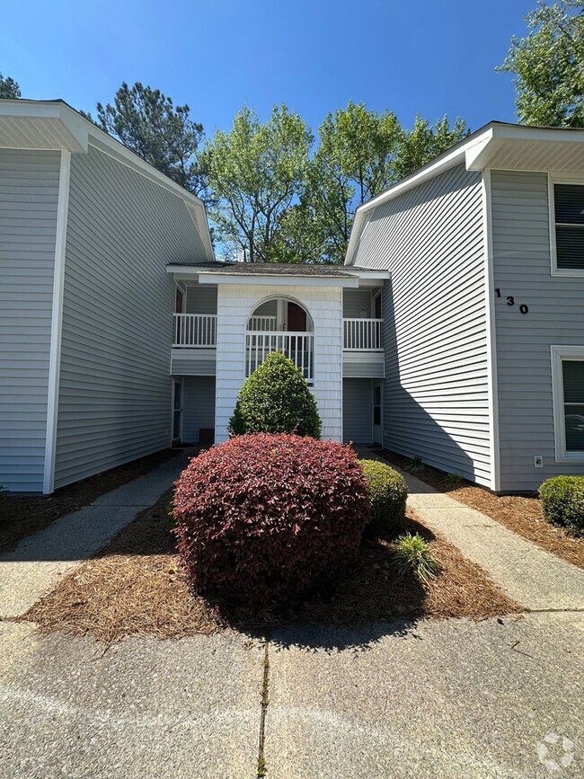 Building Photo - 1 Bedroom 1 Bathroom Upstairs Apt