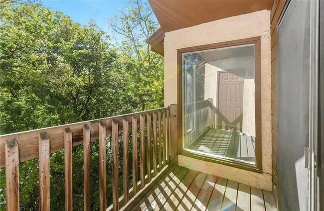 Building Photo - SEE IT NOW: Charming 2-Bedroom Condo in a ...