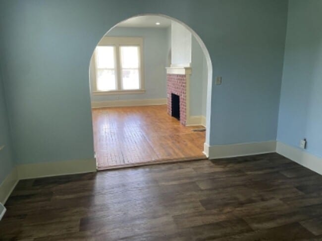 Building Photo - 406 Naymut St