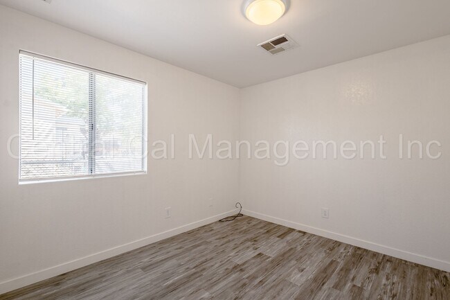 Building Photo - 707 Washington Ave