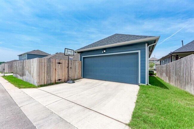 Building Photo - 411 Ravens Crst Dr