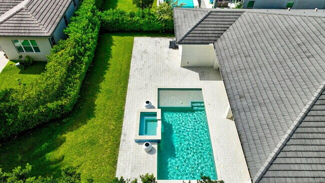 Building Photo - 19886 Meadowside Ln