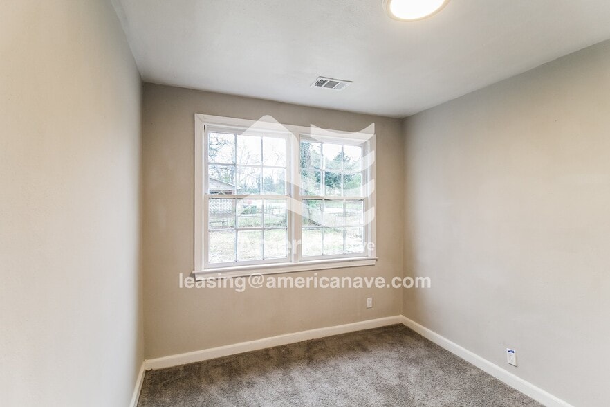 Building Photo - 2902 Pecan St