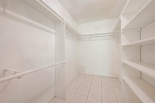 Building Photo - 19510 Westhaven Dr