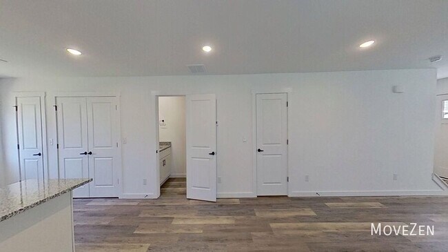 Building Photo - 277 Vanderbilt Rd