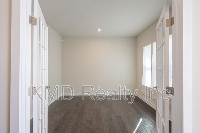 Building Photo - 10036 Paper Birch Dr