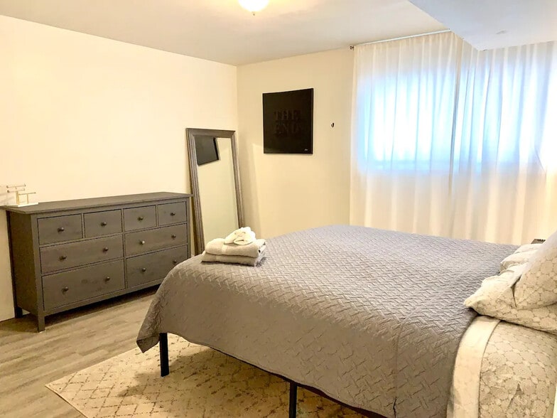 Bed room - 3440 S Walkup Dr