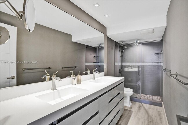 Building Photo - 10275 Collins Ave