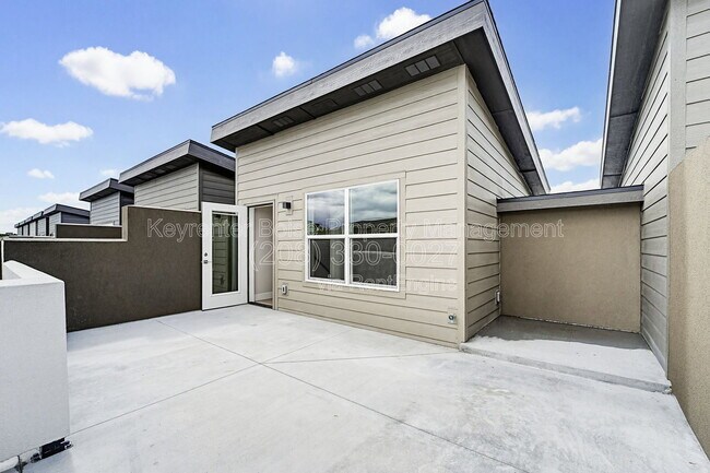 Building Photo - 4334 Greentrail