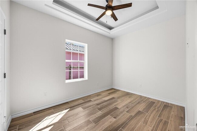 Building Photo - 14 Nominee St