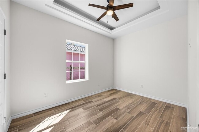 Building Photo - 18 Nominee St