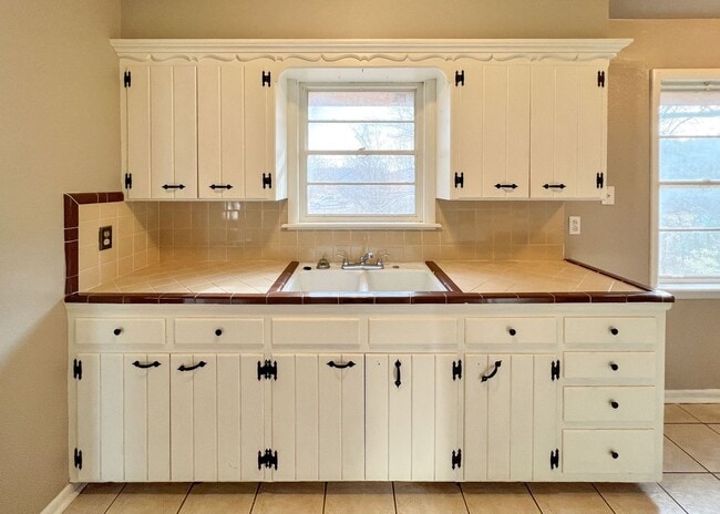 Building Photo - Charming Home Near 15th & Boulevard