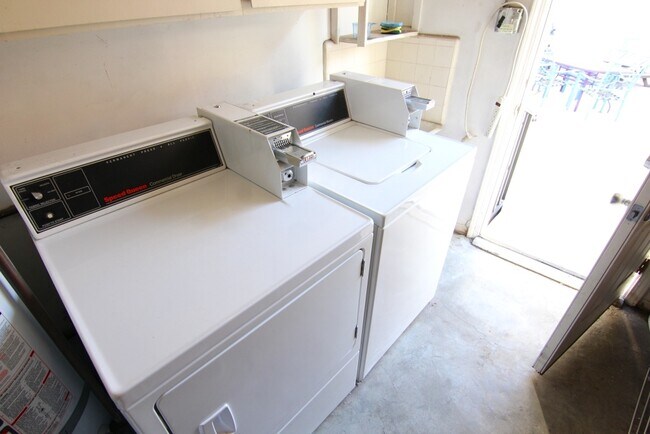 Building Photo - 9217 Alcott St