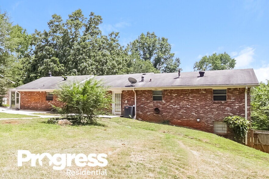 Building Photo - 6185 Marilla St