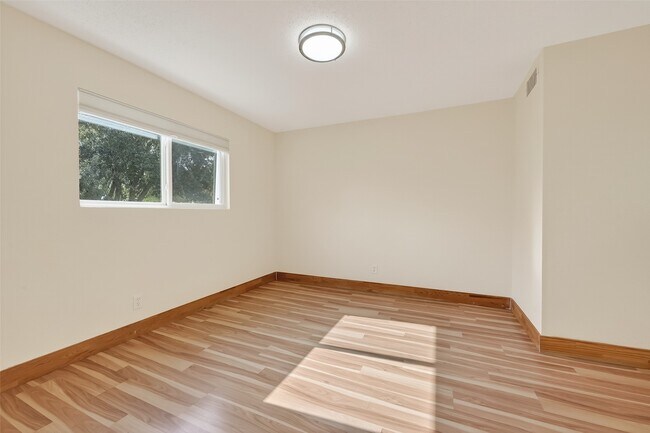 Building Photo - 16117 Singapore Ln