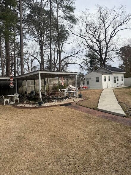 Building Photo - 2021 Penrose Dr
