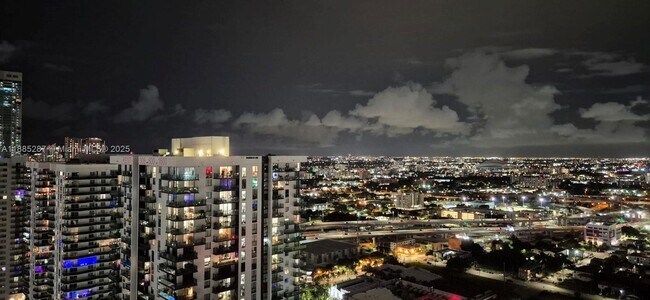 Building Photo - 1600 NE 1st Ave