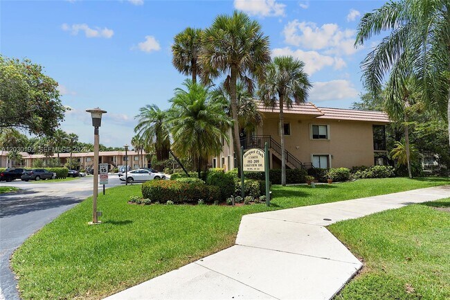 Building Photo - 193 Lakeview Dr
