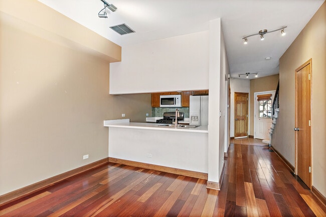 Building Photo - 1273 Cranbrook Dr