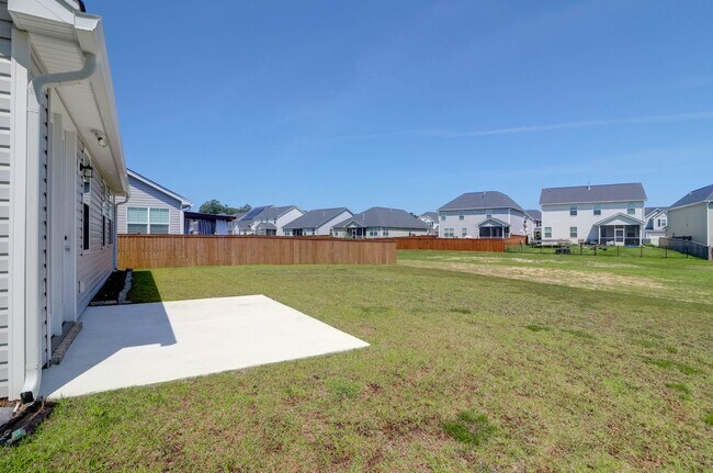 Building Photo - Pristine and Calm Home in Moncks Corner