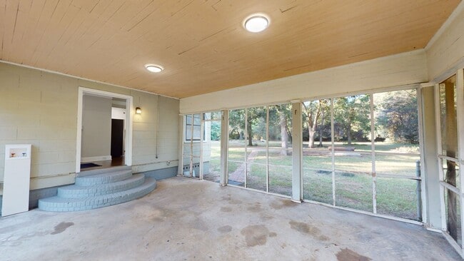 Building Photo - 2 acres in Millbrook w/ large screened in ...