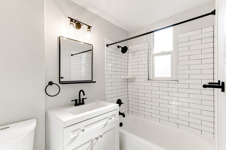 Building Photo - 1666 Detroit St