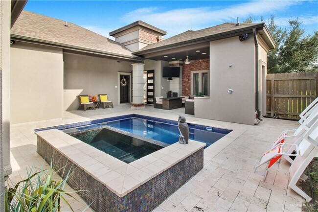 Building Photo - 30 Queens Ave