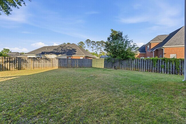 Building Photo - 330 Gardenia Dr