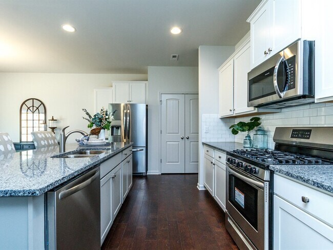 Building Photo - 1313 Achonechy Trl