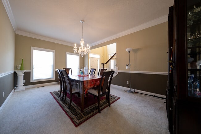 Building Photo - 727 Aster Rd