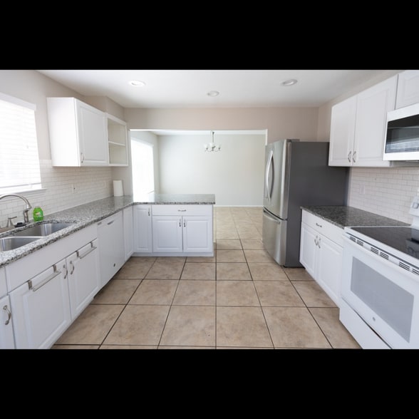 Building Photo - 1203 Trenton Ln