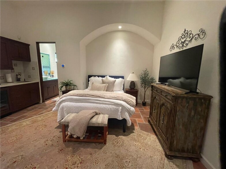 Building Photo - 56145 Village Dr