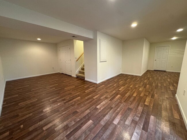 Building Photo - 105 Fredericksburg Dr