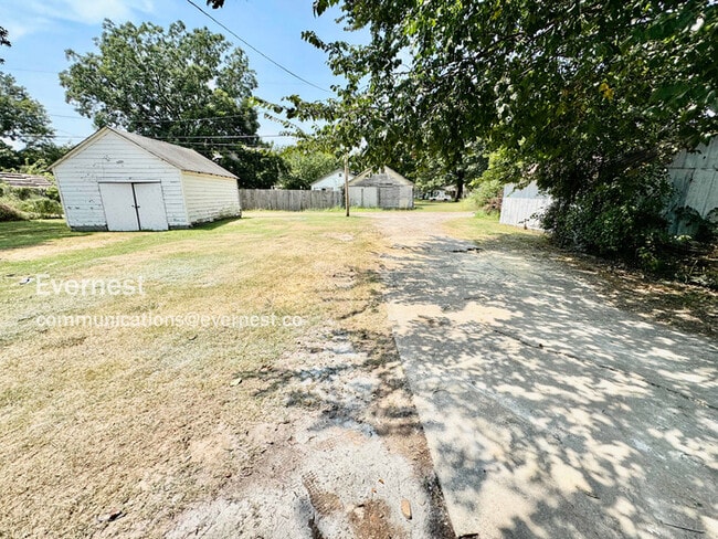 Building Photo - 213 N Quincy St