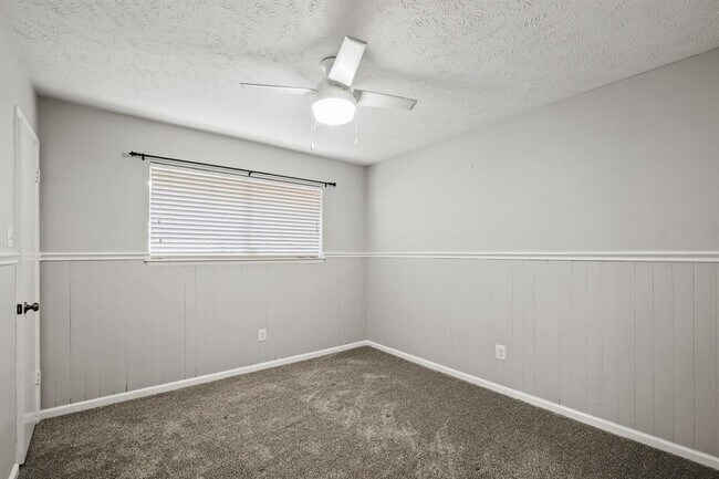 Building Photo - 2815 Edgewood Dr