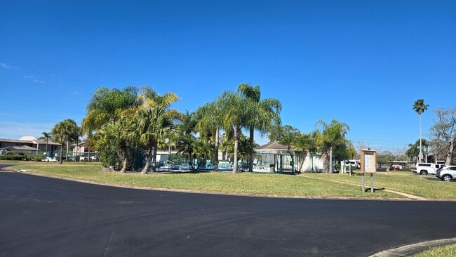 Building Photo - Nice 2/2 in the Gated East Lake Woodlands community