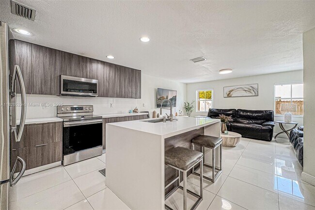 Building Photo - 16426 SW 48th Terrace