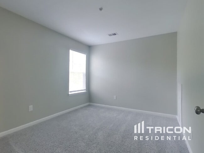 Building Photo - 12803 Dunkirk Dr