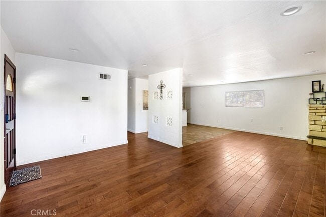 Building Photo - 7044 White Oak Ave