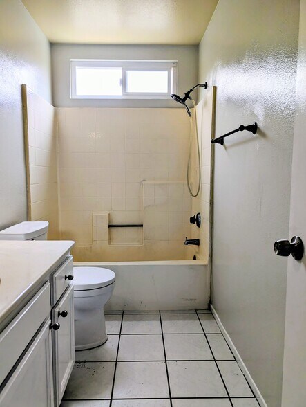 Building Photo - 2524 Plaza Serena Dr