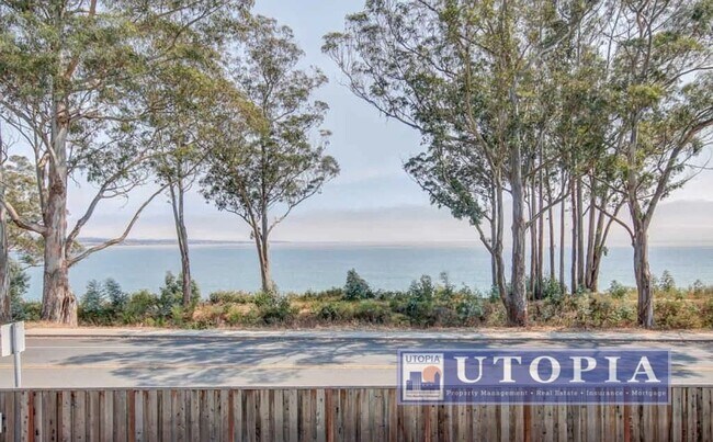 Building Photo - Ocean Views! 2 bd/ 1.5 bath condo w/ Commu...