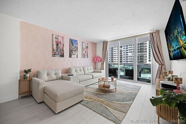 Building Photo - 3001 S Ocean Dr